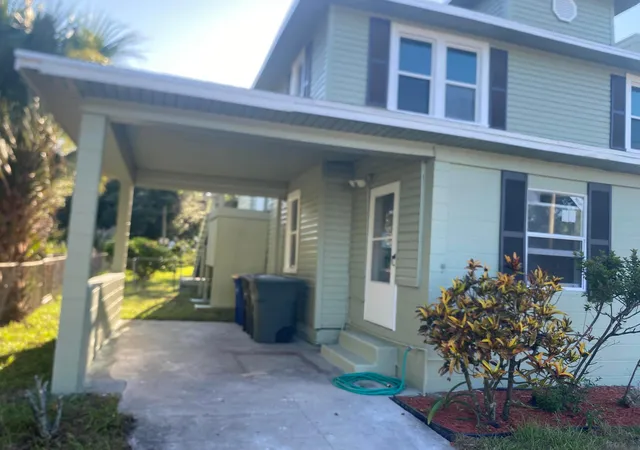 1st image of 319 N 11th St, Fort Pierce, FL 34950 | MLS# B26014790