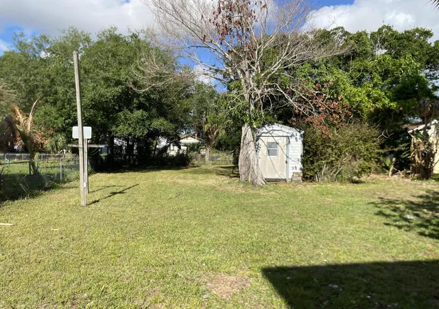 5th image of 319 N 11Th St, Fort Pierce, FL 34950 | MLS# B26014790