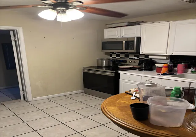 Homes for sale in Vero Beach, FL | 390 Sw 7th Rd Rd Sw, Vero Beach, FL 32962 | MLS# B26014812