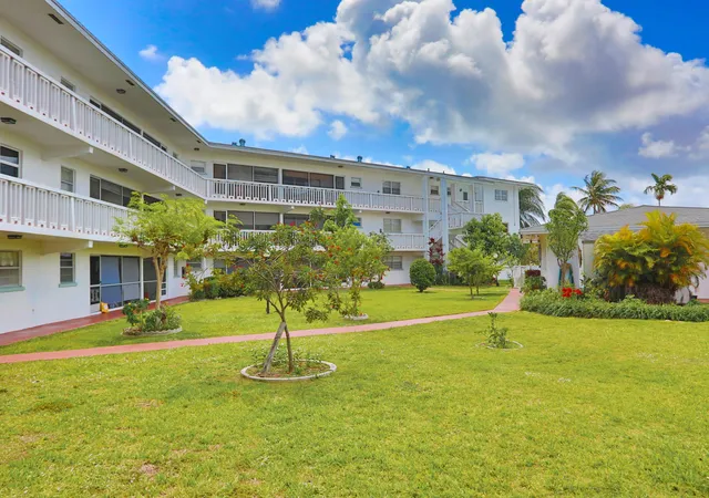 Homes for sale in Pompano Beach, FL | 600 Pine Dr, Pompano Beach, FL 33060
