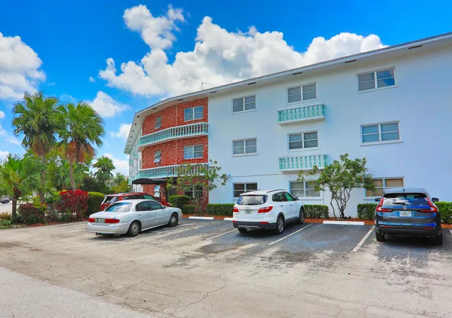 Homes for sale in Pompano Beach, FL | 600 Pine Dr, Pompano Beach, FL 33060