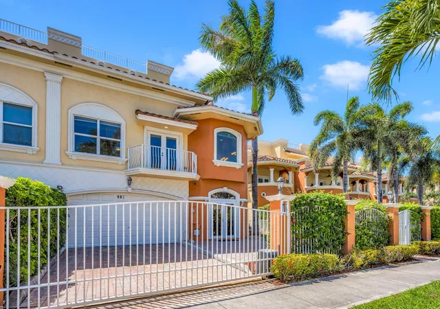 Homes for sale in Fort Lauderdale, FL | 903 Ne 17th Wy #104, Fort Lauderdale, FL 33304 | MLS# B26014858