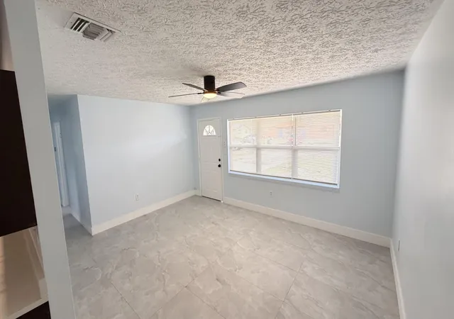 4th image of 928 Fra Mar Pl #2, Fort Pierce, FL 34982 | MLS# B26014879