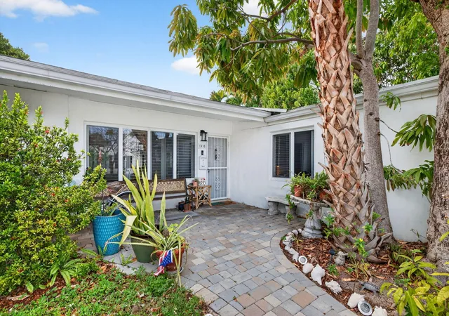 Homes for sale in Fort Lauderdale, FL | 1935 Se 25th Ave, Fort Lauderdale, FL 33316 | MLS# B26014891