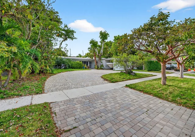Homes for sale in Fort Lauderdale, FL | 1935 Se 25Th Ave, Fort Lauderdale, FL 33316 | MLS# B26014891