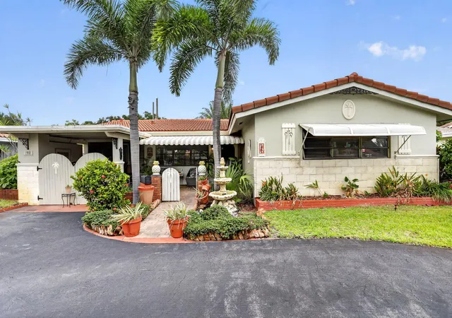 Homes for sale in Lighthouse Point, FL | 1931 Ne 27th St, Lighthouse Point, FL 33064 | MLS# B26014899