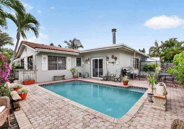 Homes for sale in Lighthouse Point, FL | 1931 Ne 27th St, Lighthouse Point, FL 33064 | MLS# B26014899