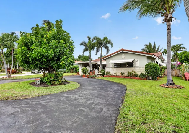 Homes for sale in Lighthouse Point, FL | 1931 Ne 27Th St, Lighthouse Point, FL 33064 | MLS# B26014899