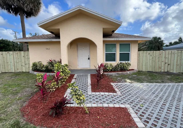 1st image of 962 29th St, West Palm Beach, FL 33407 | MLS# B26014956
