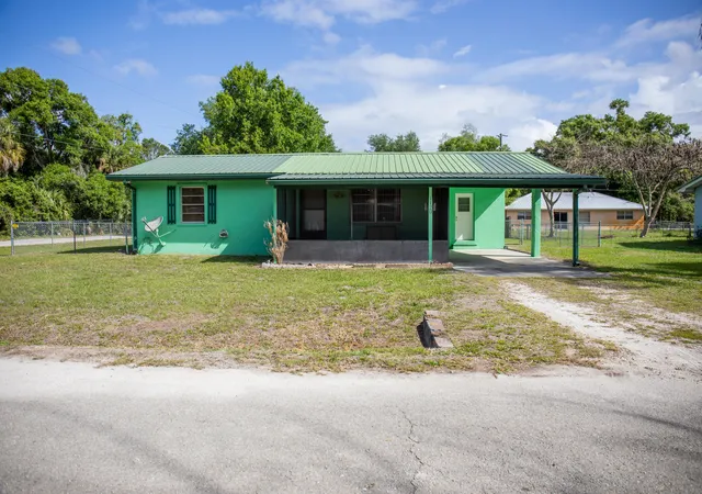 1st image of 1120 Sw 8th Ct, Okeechobee, FL 34974 | MLS# B26014960