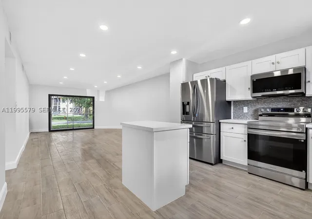 Photo 2 of Condo for sale at 275 Gate Rd #104, Hollywood, FL 33024 | MLS# A11995579 | Listing updated on 2026-10-08