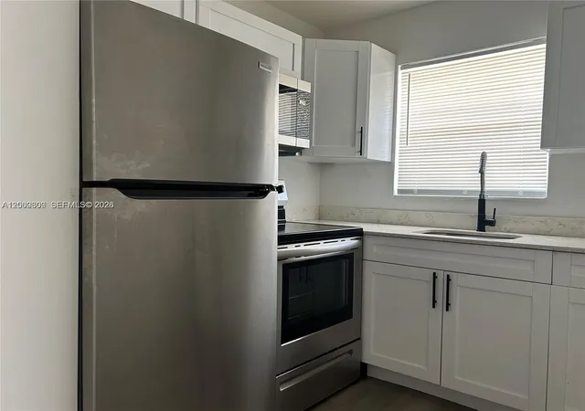 10th image of 904 Sw 10th St, Hallandale Beach, FL 33009 | MLS# A12000600