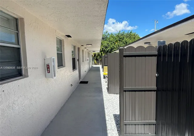 2nd image of 904 Sw 10th St, Hallandale Beach, FL 33009 | MLS# A12000600