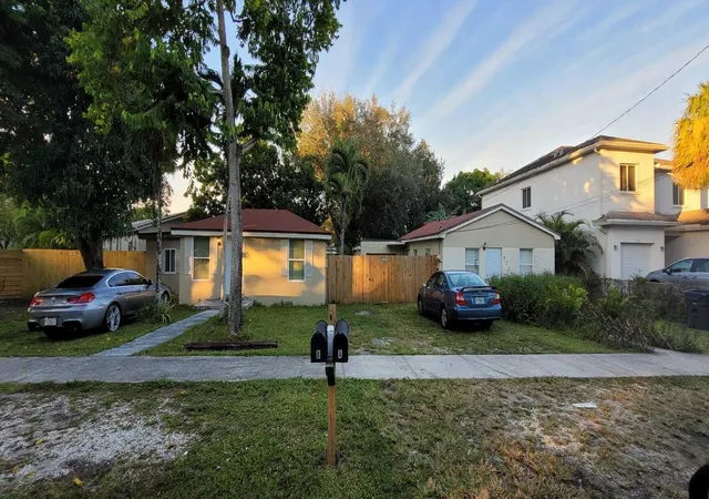 Homes for sale in Hollywood, FL | 5721 Fillmore St, Hollywood, FL 33021 | MLS# B26015191