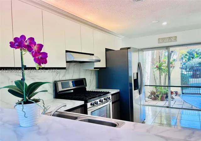 Photo 3 of Townhouse for sale at 4530 Nw 102nd Ct, Doral, FL 33178 | MLS# A12000732 | Listing updated on 2026-10-01