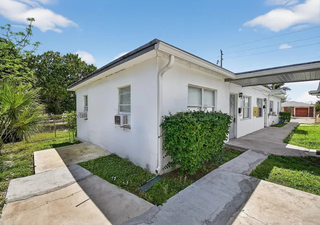 Homes for sale in Riviera Beach, FL | 1172 W 34th Street, Riviera Beach, FL 33404 | Houzeo