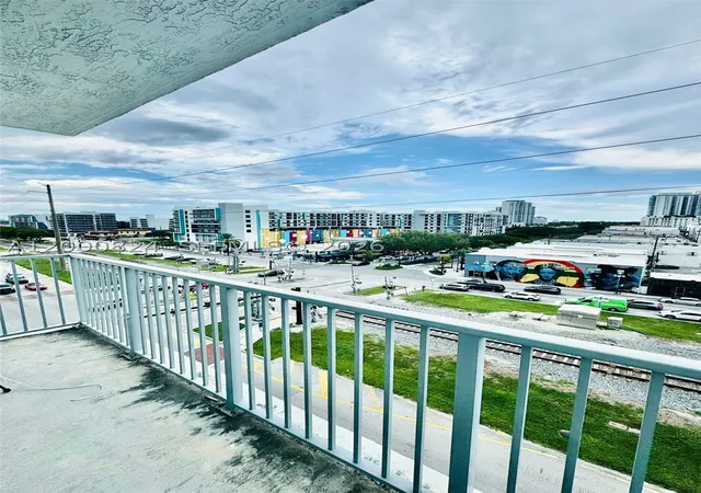 Homes for sale in Hollywood, FL | 140 S Dixie Hwy #513, Hollywood, FL 33020 | MLS# A12000824