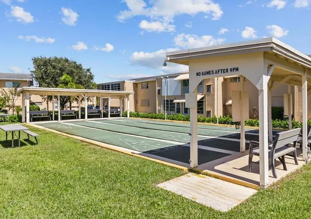 Homes for sale in Boynton Beach, FL | 2102 Ne 1st Way, Boynton Beach, FL 33435 | Houzeo