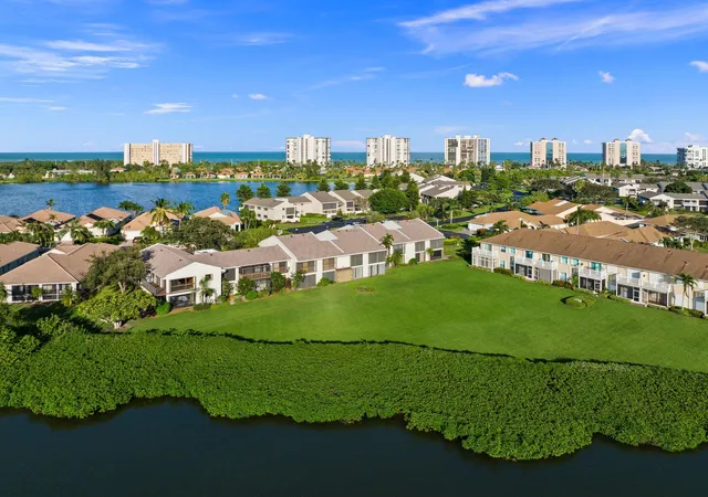 5th image of 3225 S Lakeview Cir #22-202, Fort Pierce, FL 34949 | MLS# B26015326