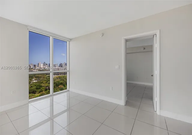 Listing Photo 5 - Condo for sale in building located at 1861 NW S River Dr, Aventura, FL 33125 - Unit #2006