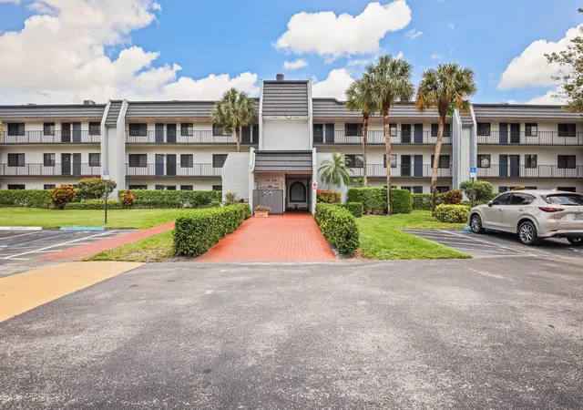 Homes for sale in Lake Worth, FL | 4254 Deste Ct #208, Lake Worth, FL 33467 | MLS# B26015744