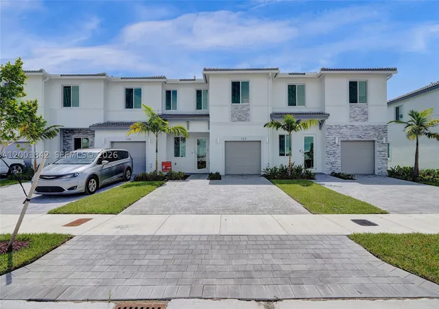 Homes for sale in Homestead, FL | 732 Se 13th Court #732, Homestead, FL 33034 | MLS# A12001842