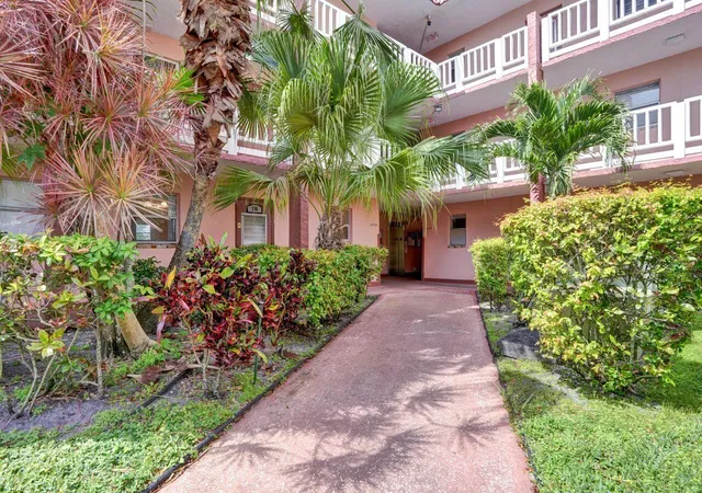 Homes for sale in Sunrise, FL | 9460 Sunrise Lakes Blvd #106, Sunrise, FL 33322 | MLS# B26015929