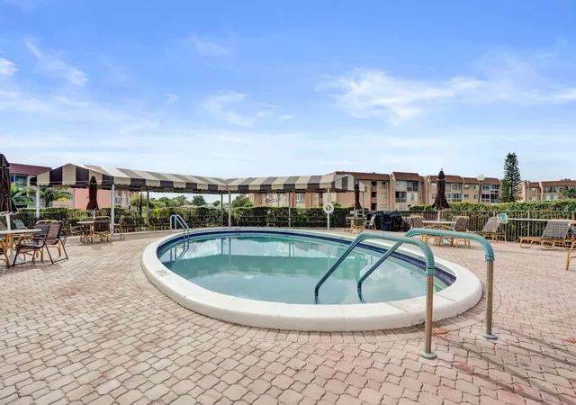Homes for sale in Sunrise, FL | 9460 Sunrise Lakes Boulevard, Sunrise, FL 33322 | Houzeo
