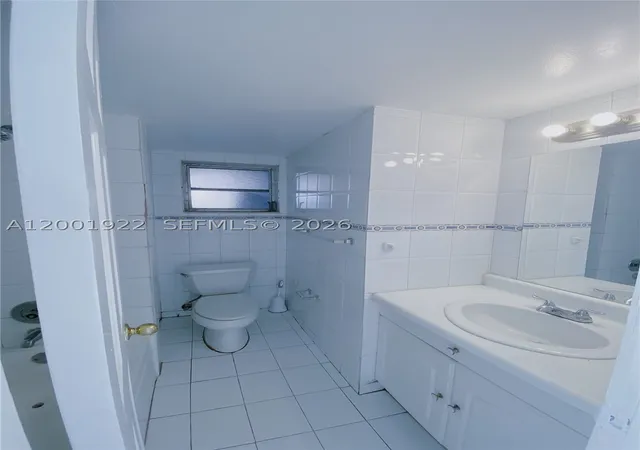 Listing Photo 4 - Condo for sale in building located at 870 Nw 87Th Ave, Miami, FL 33172 - Unit #110