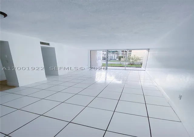 Listing Photo 5 - Condo for sale in building located at 870 Nw 87Th Ave, Miami, FL 33172 - Unit #110