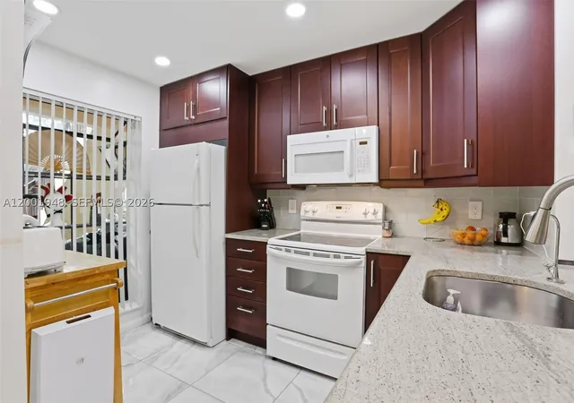 Photo 3 of Condo for sale at 2225 Sw 15th St #223, Deerfield Beach, FL 33442 | MLS# A12001948 | Listing updated on 2026-08-26