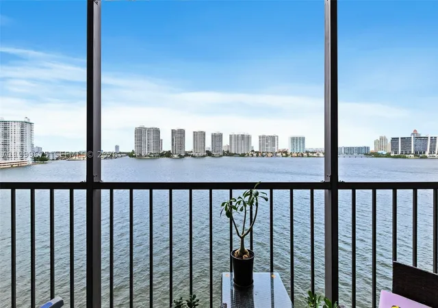 Listing Photo 3 - Condo for sale in building located at 17600 N Bay Rd, Sunny Isles Beach, FL 33160 - Unit #N701