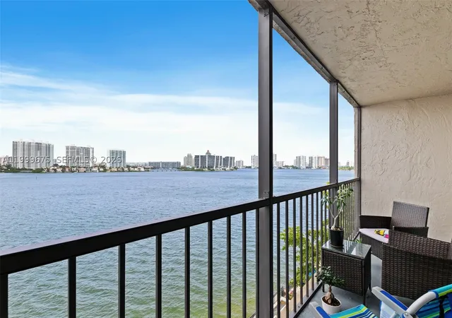 Listing Photo 5 - Condo for sale in building located at 17600 N Bay Rd, Sunny Isles Beach, FL 33160 - Unit #N701