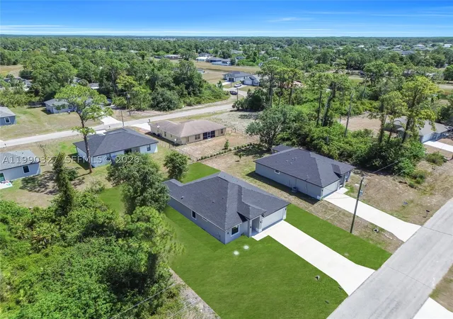 5th image of 6208 Forest Court, La Belle, FL 33935 | MLS# A11990327