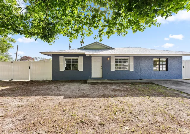 Homes for sale in Vero Beach, FL | 304 8th Ave Sw, Vero Beach, FL 32962 | MLS# B26016306