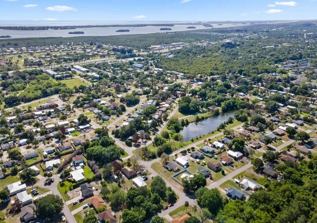 Homes for sale in Vero Beach, FL | 304 8th Ave Sw, Vero Beach, FL 32962 | MLS# B26016306