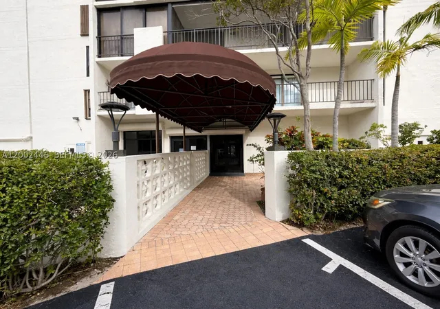 2nd image of 77 Crandon Blvd, Key Biscayne, FL 33149