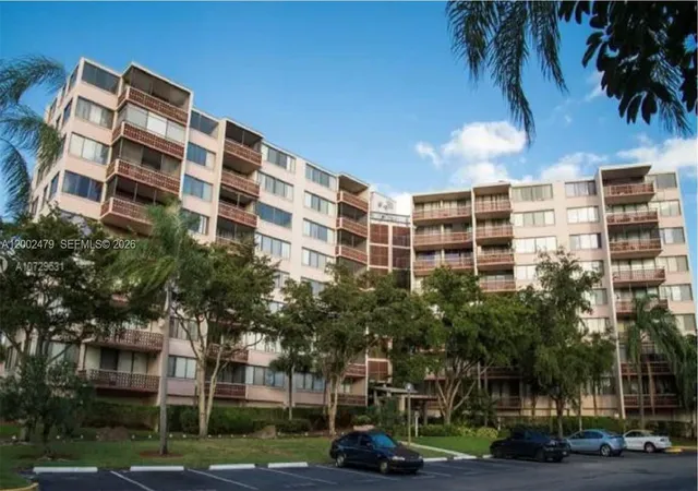 2nd image of 4222 Inverrary Blvd, Lauderhill, FL 33319