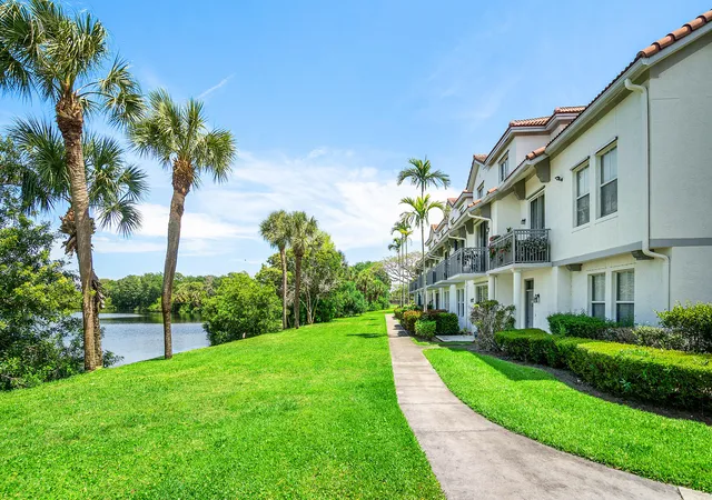 3rd image of 2052 Alta Mdws Ln, Delray Beach, FL 33444