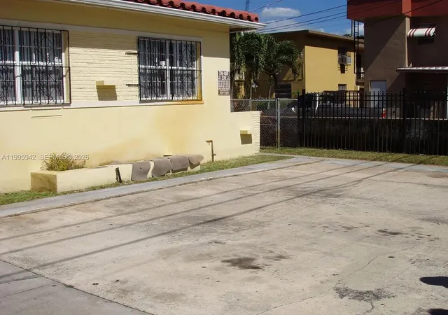 3rd image of 1325 Sw 6Th St, Miami, FL 33135 | MLS# A11995942