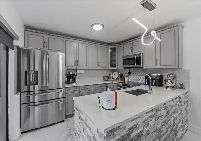 2nd image of 1017 10th Wy, West Palm Beach, FL 33407 | MLS# B26016604