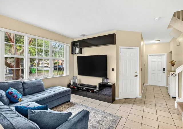 3rd image of 9090 Nw 40Th Pl, Sunrise, FL 33351 | MLS# B26016631