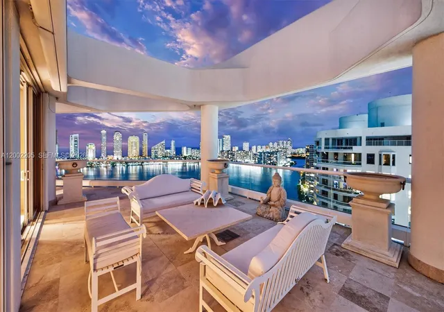 3rd image of 7000 Island Blvd #PH-02, Aventura, FL 33160 | MLS# A12002205