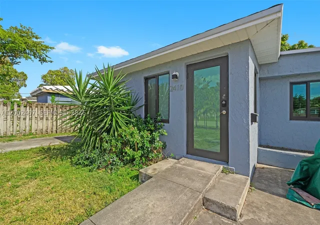 2nd image of 2410 Jackson St, Hollywood, FL 33020 | MLS# A12002457