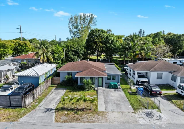 3rd image of 2410 Jackson St, Hollywood, FL 33020 | MLS# A12002457