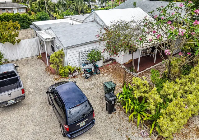 Homes for sale in Fort Lauderdale, FL | 1005 Ne 17th St, Fort Lauderdale, FL 33305 | MLS# B26016744