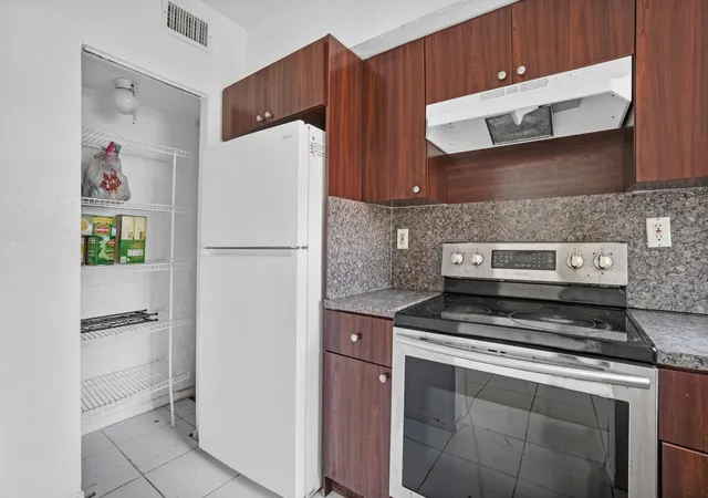 2nd image of 306 Nw 84th Ter #306, Miami, FL 33150 | MLS# B26016806