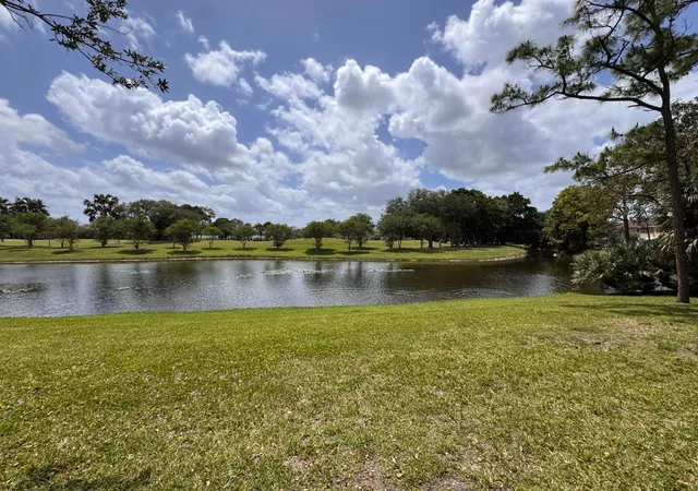 11th image of 1406 Palm Beach Trace Dr, Royal Palm Beach, FL 33411 | MLS# B26016857