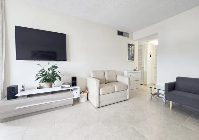 3rd image of 1400 S Ocean Dr #505, Hollywood, FL 33019 | MLS# B26016950