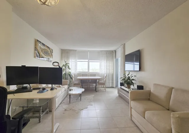 4th image of 1400 S Ocean Dr #505, Hollywood, FL 33019 | MLS# B26016950